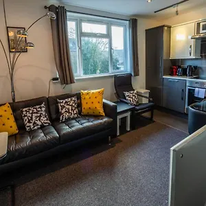 Newly Renovated Ideally Situated 2 Bedroom Flat Apartment Bournemouth