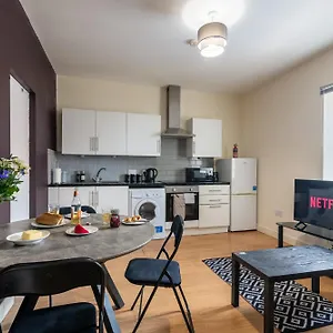 Cozy One Bedroom - Centre Apartment Cardiff